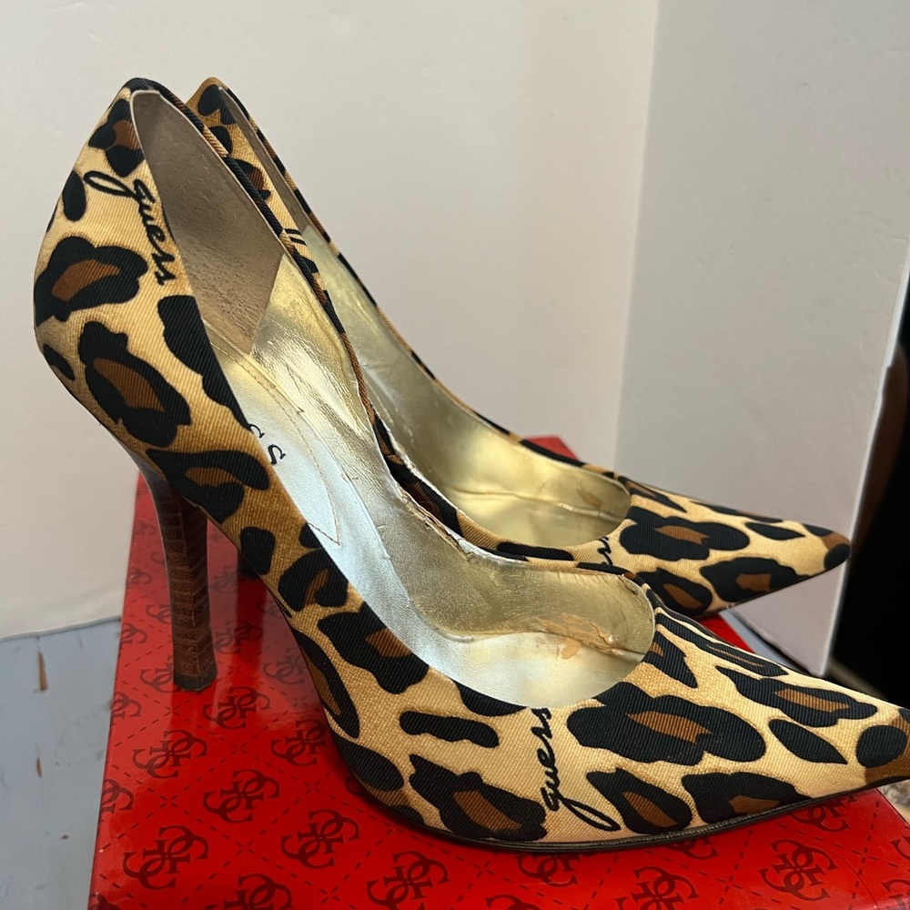 Guess heels animal print